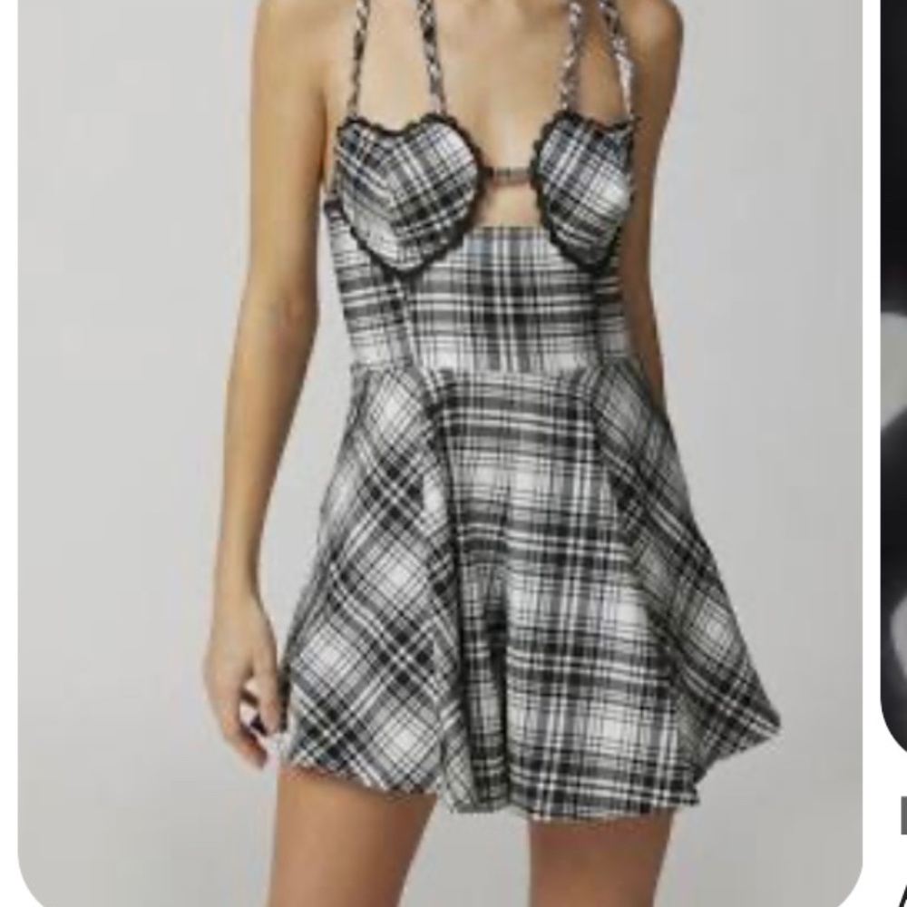 Heart shaped top plaid romper